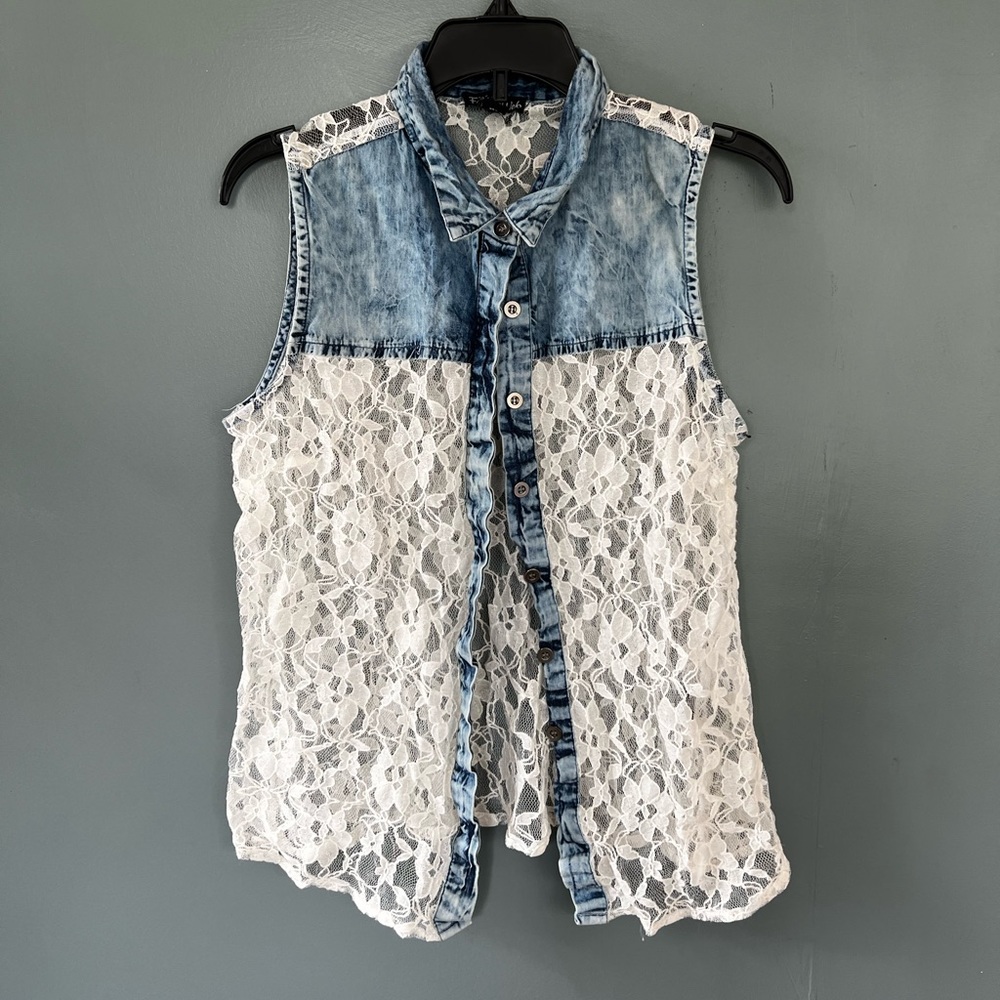 ⚪️White lace and blue Jean button down sleeveless shirt, Large, Fashion Web